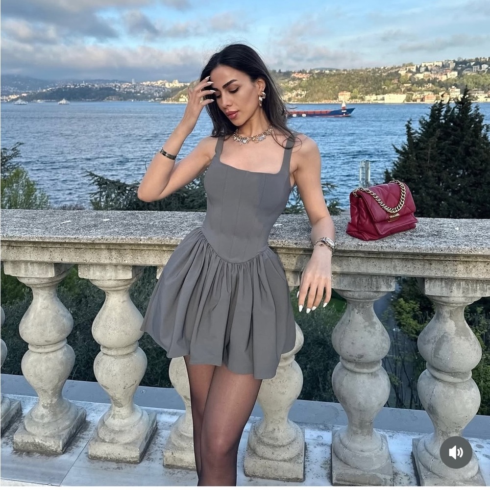 VIRAL NEW ZARA ruffled BLOGGER FAV DRESS SIZE XS AND S
🚨FIRM  PRICE